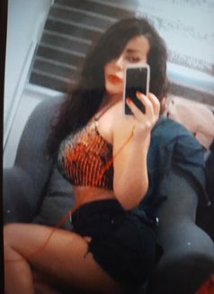Farah Irani - escort in Muscat Photo 9 of 12