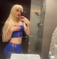 Farah 22 cm - Transsexual escort in Dubai Photo 1 of 21