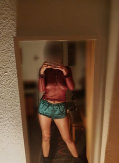 Farah - escort in Beirut Photo 3 of 4