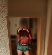 Farah - escort in Berlin