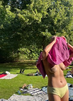 Farah - escort in Beirut Photo 4 of 4