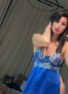 Farah - escort in Abu Dhabi Photo 3 of 9