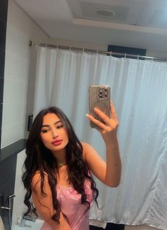 Farah - escort in Abu Dhabi Photo 4 of 9
