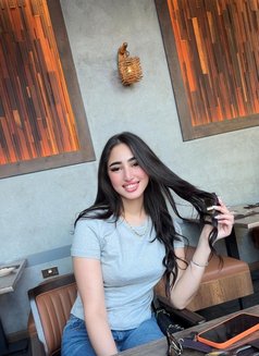 Farah - escort in Abu Dhabi Photo 7 of 9