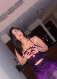 Farah - escort in Abu Dhabi Photo 8 of 9