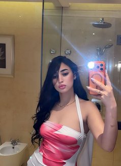 Farah - puta in Abu Dhabi Photo 11 of 12