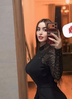 Farah - escort in Abu Dhabi Photo 5 of 6