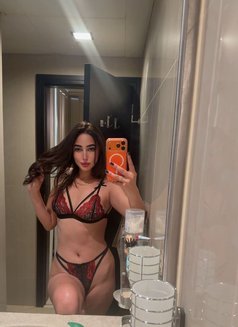 Farah - escort in Abu Dhabi Photo 17 of 20