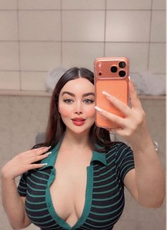 Farah - escort in Abu Dhabi Photo 14 of 17