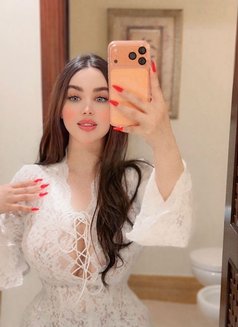 Farah - escort in Abu Dhabi Photo 16 of 17
