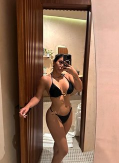 Farah - escort in Dubai Photo 4 of 7