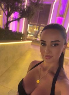 Farah - escort in Dubai Photo 5 of 7