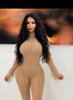 Farah naz irani - escort in Muscat Photo 14 of 15
