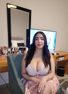 Farah Now Dubai - escort in Dubai Photo 2 of 3