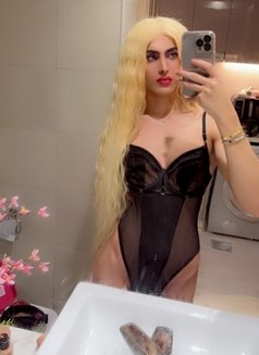 Farah 22 cm - Transsexual escort in Dubai Photo 12 of 20