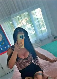 Farah Xl - Transsexual escort in İstanbul Photo 6 of 7