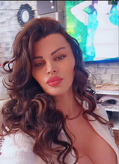 Farah Xl - Transsexual escort in İstanbul Photo 7 of 7