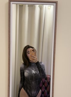 Farawla - Transsexual escort in Al Ain Photo 8 of 9