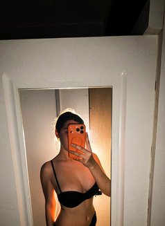 Farawla - Transsexual escort in Al Ain Photo 14 of 14