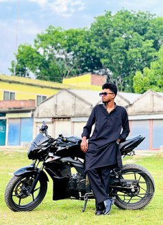 Fardin - Acompañantes masculino in Dhaka Photo 1 of 2