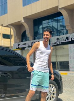 Fares - masseur in Abu Dhabi Photo 7 of 8