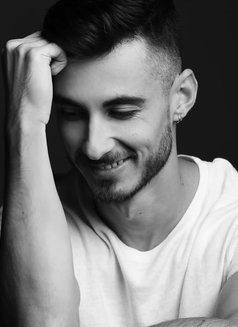 Fares - Male escort in Beirut Photo 2 of 4