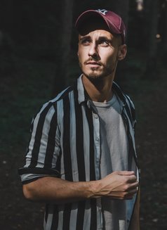 Fares - Male escort in Beirut Photo 3 of 4