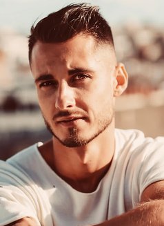 Fares - Male escort in Beirut Photo 4 of 4