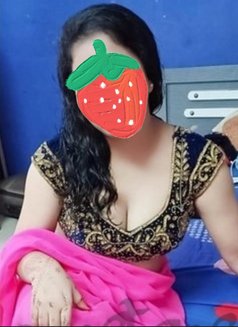 Farhana - Transsexual escort in Kochi Photo 1 of 3