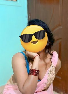Farhana - Transsexual escort in Kochi Photo 3 of 3