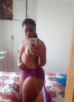 Faridah - escort in Jeddah Photo 3 of 3