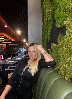 Farina - puta in Berlin Photo 1 of 6