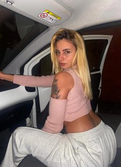 Farina - puta in Berlin Photo 3 of 6