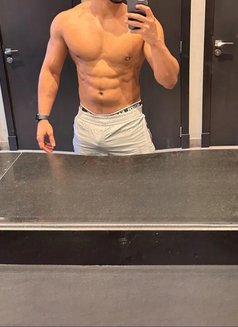 Faris - Acompañantes masculino in Riyadh Photo 2 of 2