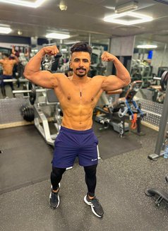 Faris - Acompañantes masculino in Riyadh Photo 1 of 2