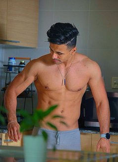Faris Top - Male escort in Riyadh Photo 4 of 9