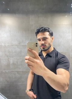 Faruk Koc - Acompañantes masculino in İstanbul Photo 2 of 4