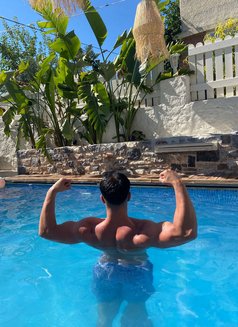 Faruk Koc - Acompañantes masculino in İstanbul Photo 1 of 1