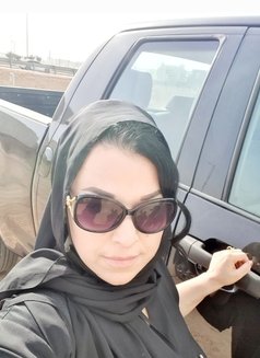 Fatima - escort in Muscat Photo 3 of 5