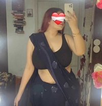 Fatima Khan - puta in New Delhi Photo 1 of 19