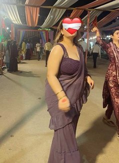 Fatima Khan - puta in New Delhi Photo 2 of 19