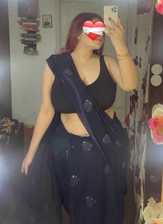 Fatima Khan - puta in New Delhi Photo 9 of 19