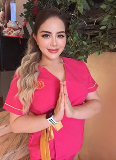 Fatima - escort in Abu Dhabi Photo 9 of 10