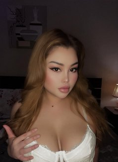 Fatoom - puta in Al Manama Photo 1 of 8