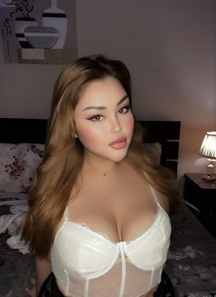 Fatoom - puta in Al Manama Photo 5 of 8