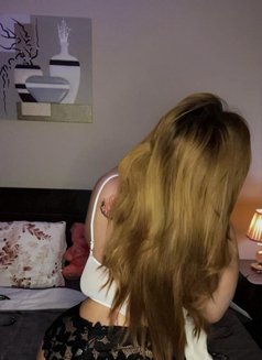 Fatoom - puta in Al Manama Photo 6 of 8