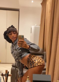 Favor - escort in Accra Photo 1 of 4