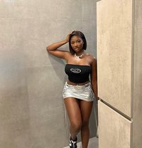 favour, out call and in call - escort in Muscat