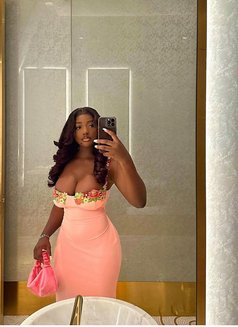 favour, out call and in call - puta in Muscat Photo 2 of 5