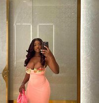 favour, out call and in call - escort in Muscat